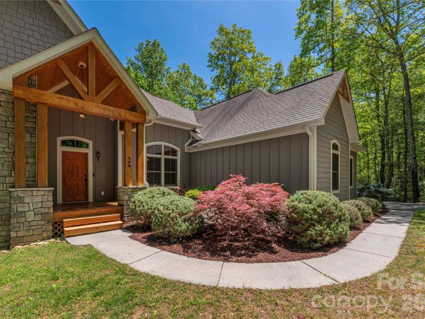 349 Freedom Trail Court, Zirconia, NC 28790.  MLS# CAR4375965, YatesRealty ID 25658. Entryway