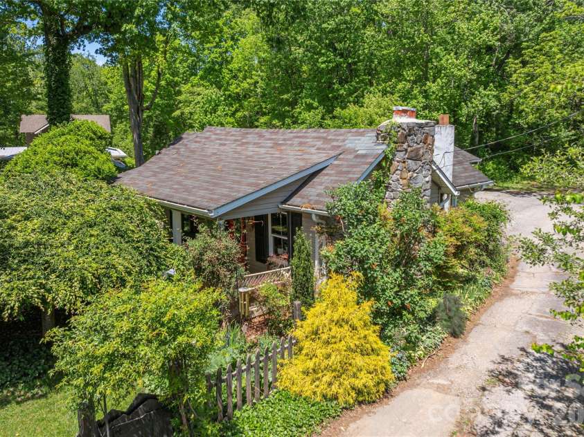 14 Murray Lane, Asheville, NC 28806.  MLS# CAR4374816, YatesRealty ID 25659. 