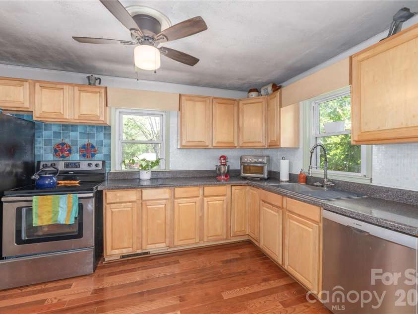 14 Murray Lane, Asheville, NC 28806.  MLS# CAR4374816, YatesRealty ID 25659. 