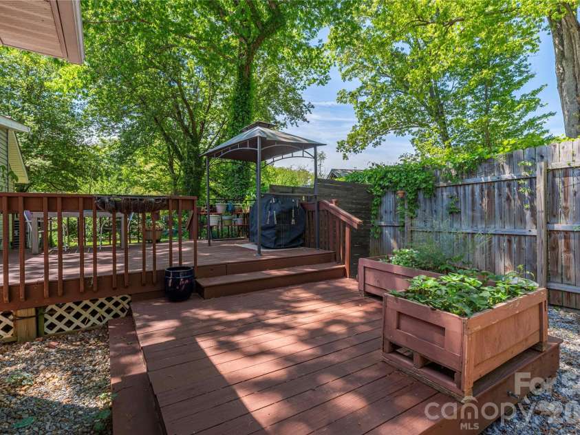 14 Murray Lane, Asheville, NC 28806.  MLS# CAR4374816, YatesRealty ID 25659. 