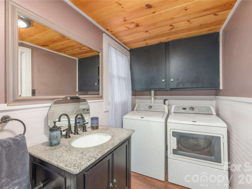 14 Murray Lane, Asheville, NC 28806.  MLS# CAR4374816, YatesRealty ID 25659. Full bath/laundry