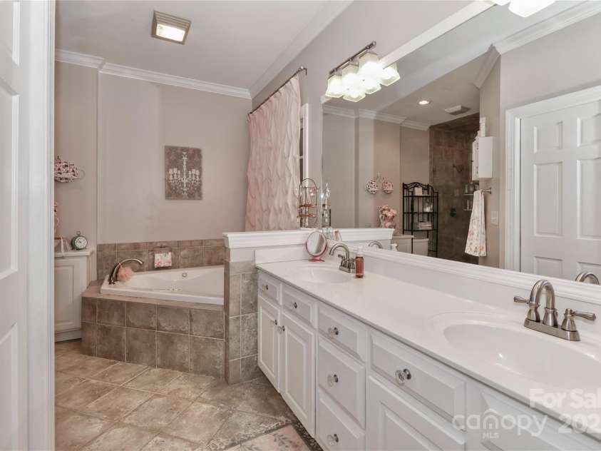 625 Saint Andrews Road, Statesville, NC 28625.  MLS# CAR4259679, YatesRealty ID 25662. 