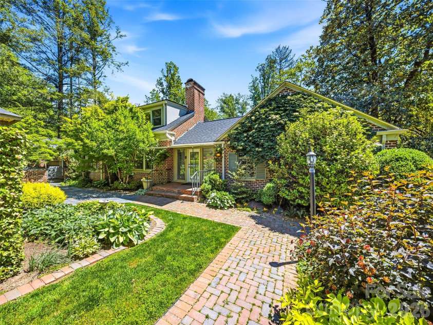 109 Stuyvesant Road, Asheville, NC 28803.  MLS# CAR4374865, YatesRealty ID 25663. 