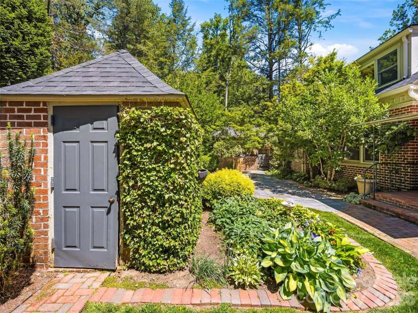 109 Stuyvesant Road, Asheville, NC 28803.  MLS# CAR4374865, YatesRealty ID 25663. 