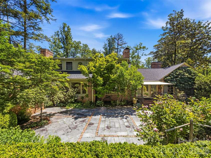 109 Stuyvesant Road, Asheville, NC 28803.  MLS# CAR4374865, YatesRealty ID 25663. 
