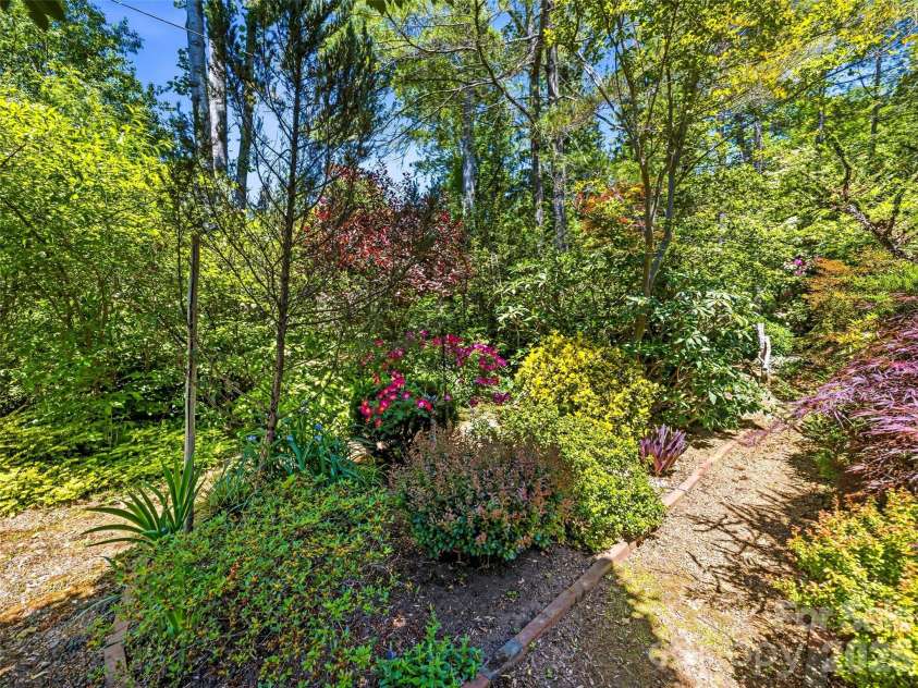 109 Stuyvesant Road, Asheville, NC 28803.  MLS# CAR4374865, YatesRealty ID 25663. 