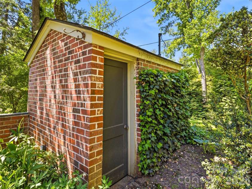 109 Stuyvesant Road, Asheville, NC 28803.  MLS# CAR4374865, YatesRealty ID 25663. 