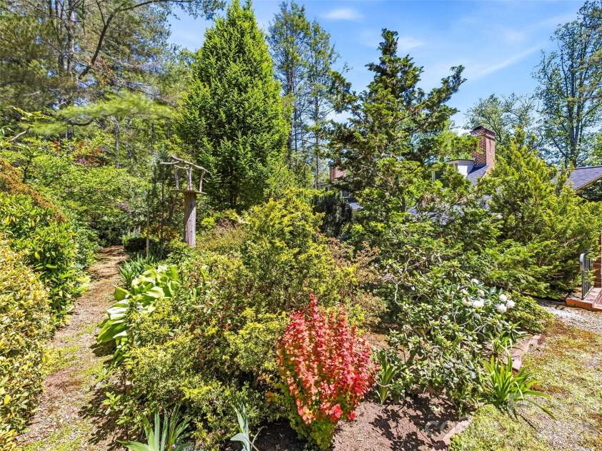 109 Stuyvesant Road, Asheville, NC 28803.  MLS# CAR4374865, YatesRealty ID 25663. 