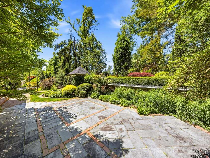 109 Stuyvesant Road, Asheville, NC 28803.  MLS# CAR4374865, YatesRealty ID 25663. 