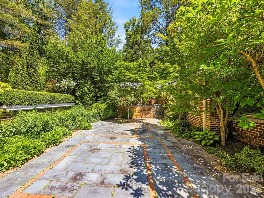 109 Stuyvesant Road, Asheville, NC 28803.  MLS# CAR4374865, YatesRealty ID 25663. 