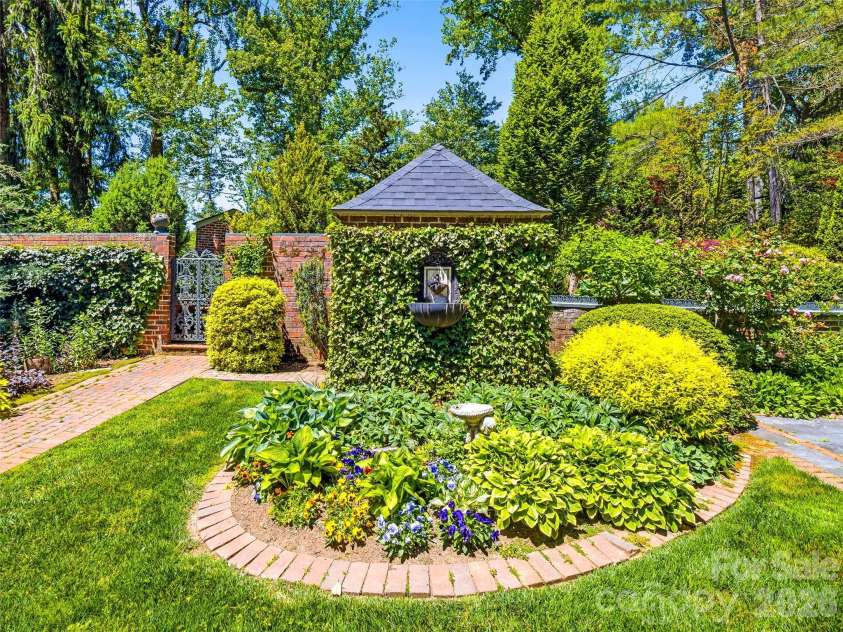 109 Stuyvesant Road, Asheville, NC 28803.  MLS# CAR4374865, YatesRealty ID 25663. 