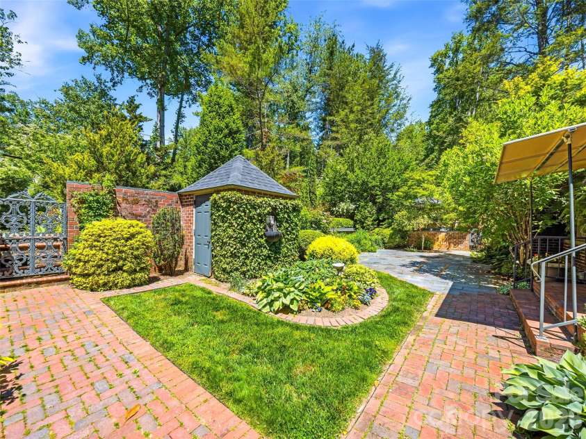 109 Stuyvesant Road, Asheville, NC 28803.  MLS# CAR4374865, YatesRealty ID 25663. 