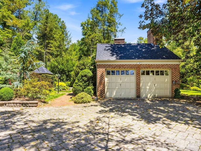 109 Stuyvesant Road, Asheville, NC 28803.  MLS# CAR4374865, YatesRealty ID 25663. 
