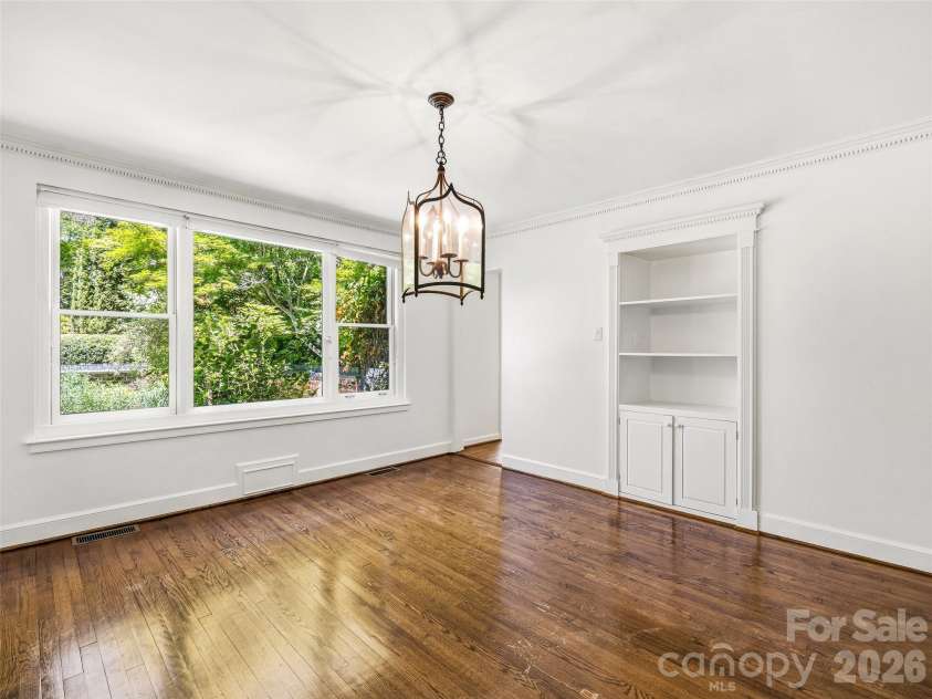 109 Stuyvesant Road, Asheville, NC 28803.  MLS# CAR4374865, YatesRealty ID 25663. 