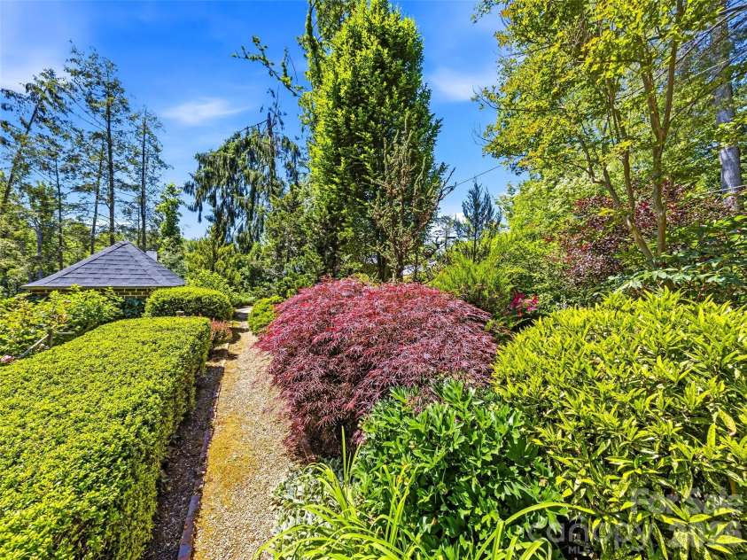 109 Stuyvesant Road, Asheville, NC 28803.  MLS# CAR4374865, YatesRealty ID 25663. 