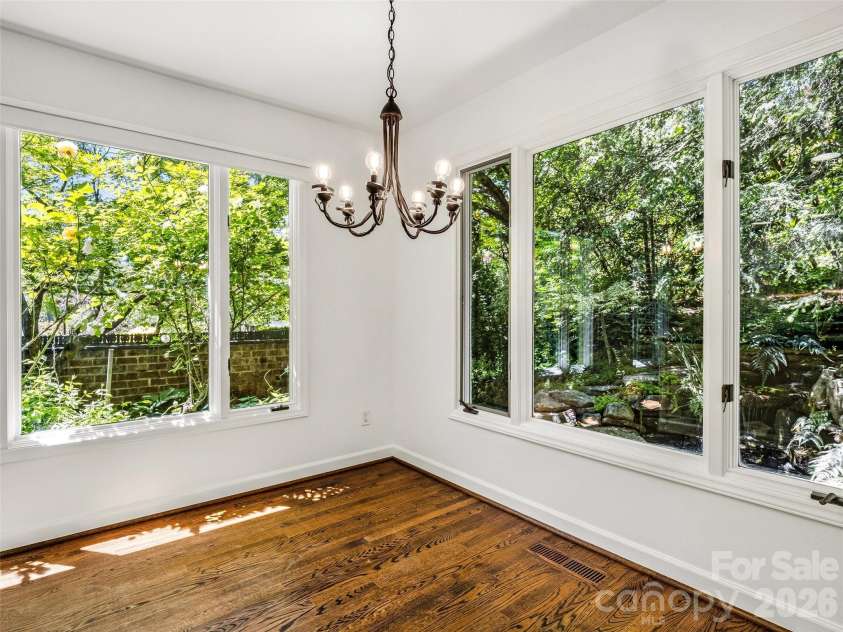 109 Stuyvesant Road, Asheville, NC 28803.  MLS# CAR4374865, YatesRealty ID 25663. Breakfast room
