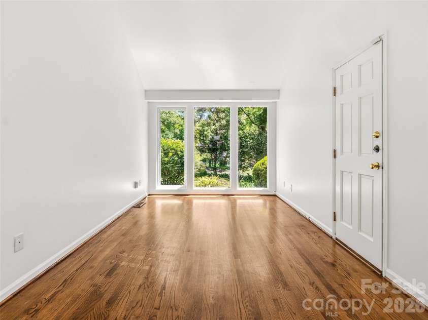 109 Stuyvesant Road, Asheville, NC 28803.  MLS# CAR4374865, YatesRealty ID 25663. Den/flex space