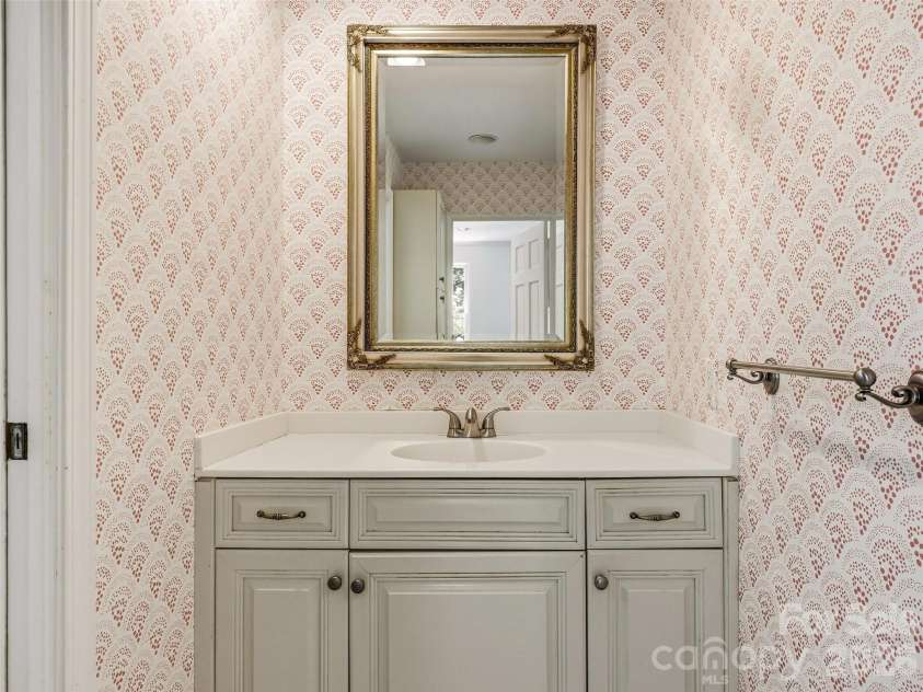 109 Stuyvesant Road, Asheville, NC 28803.  MLS# CAR4374865, YatesRealty ID 25663. Primary bath