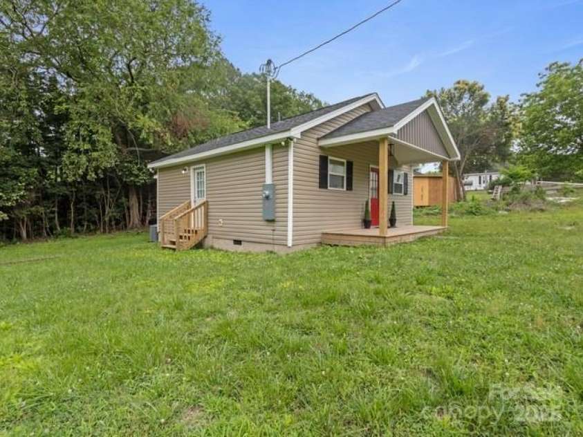 313 Park Road, Wadesboro, NC 28170.  MLS# CAR4272310, YatesRealty ID 25664. 