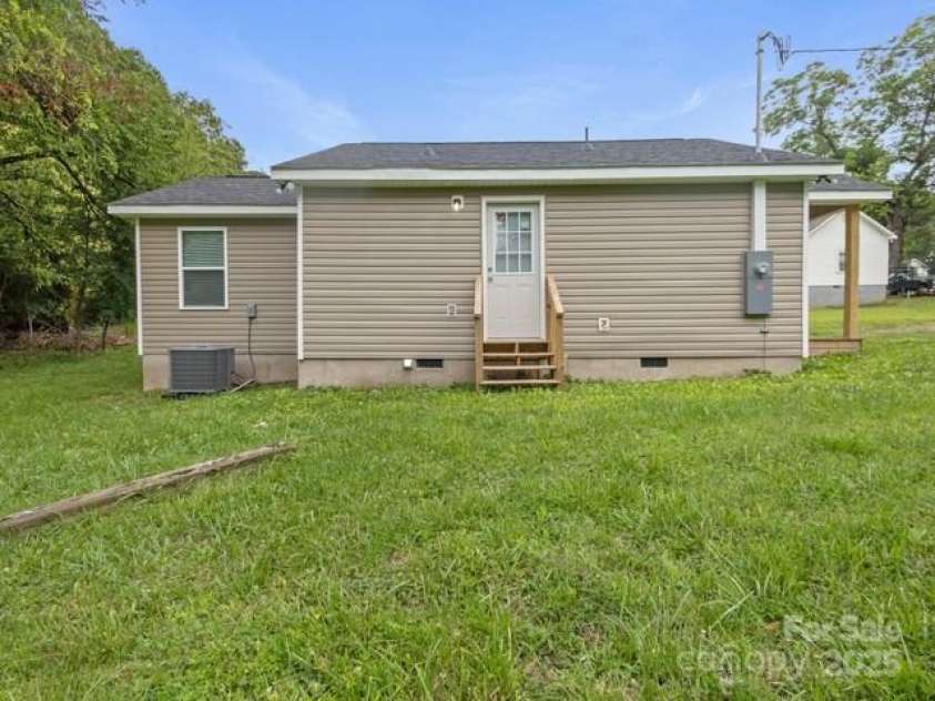 313 Park Road, Wadesboro, NC 28170.  MLS# CAR4272310, YatesRealty ID 25664. 