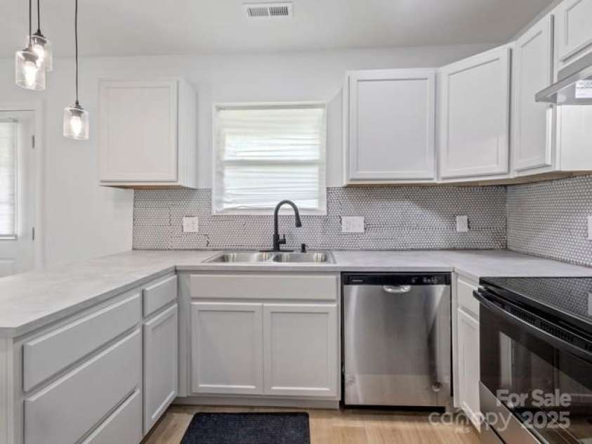 313 Park Road, Wadesboro, NC 28170.  MLS# CAR4272310, YatesRealty ID 25664. 