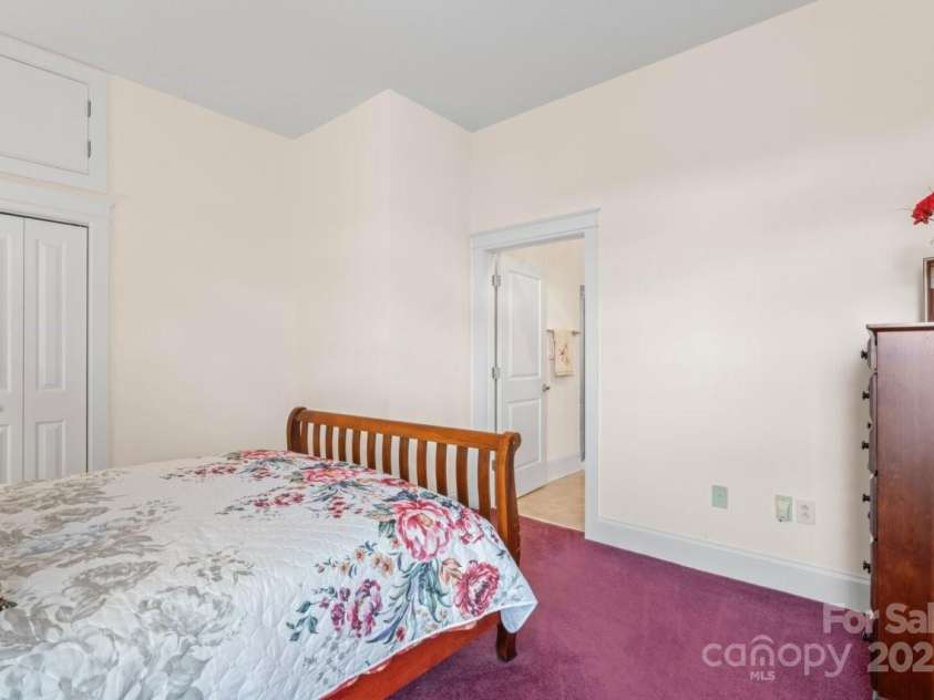 1700 Camden Road, Charlotte, NC 28203.  MLS# CAR4308730, YatesRealty ID 25665. 