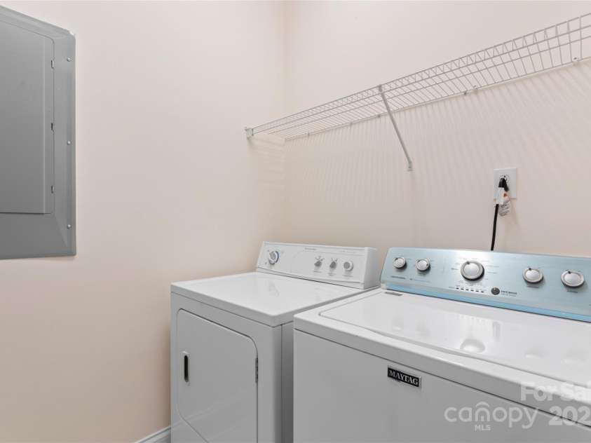 1700 Camden Road, Charlotte, NC 28203.  MLS# CAR4308730, YatesRealty ID 25665. 