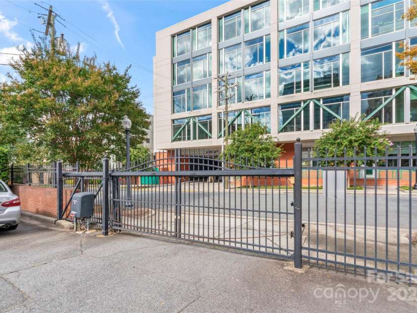 1700 Camden Road, Charlotte, NC 28203.  MLS# CAR4308730, YatesRealty ID 25665. 