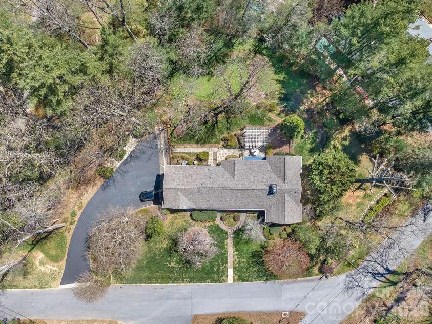 4 Dogwood Road, Asheville, NC 28804.  MLS# CAR4364830, YatesRealty ID 25666. 