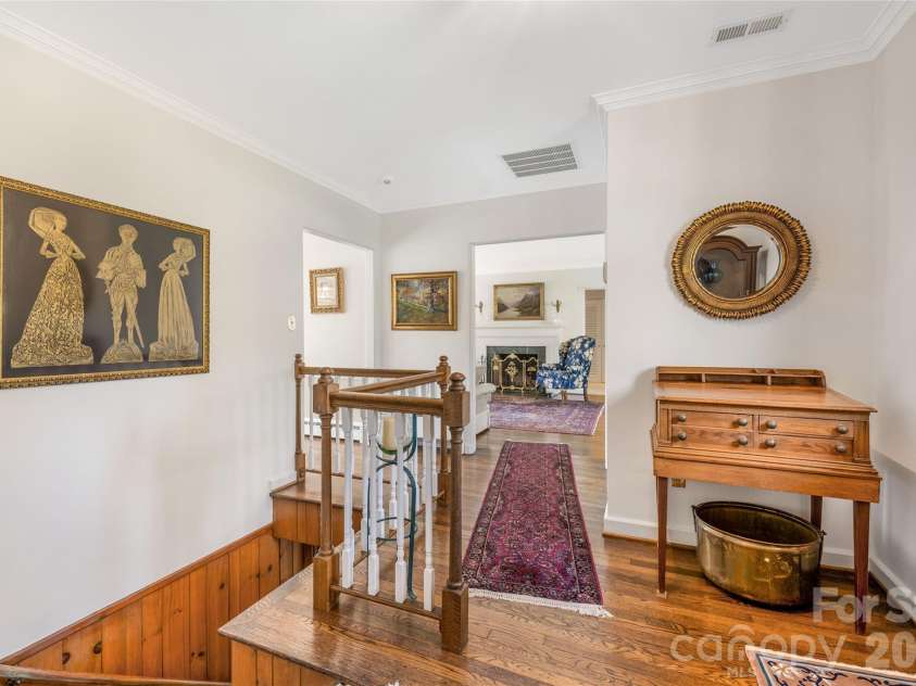 4 Dogwood Road, Asheville, NC 28804.  MLS# CAR4364830, YatesRealty ID 25666. 