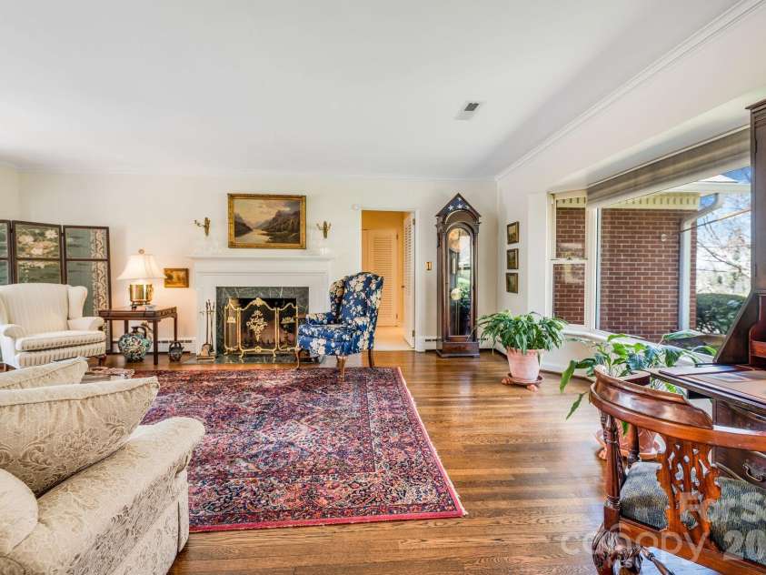 4 Dogwood Road, Asheville, NC 28804.  MLS# CAR4364830, YatesRealty ID 25666. 