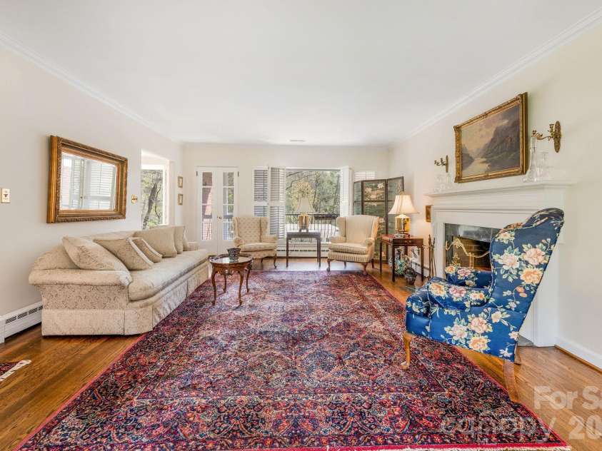 4 Dogwood Road, Asheville, NC 28804.  MLS# CAR4364830, YatesRealty ID 25666. 