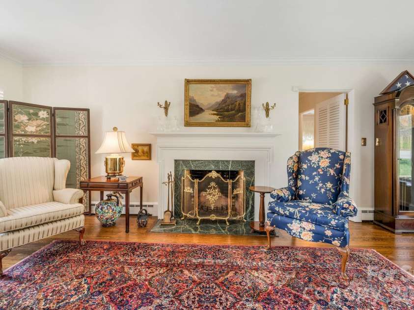 4 Dogwood Road, Asheville, NC 28804.  MLS# CAR4364830, YatesRealty ID 25666. 