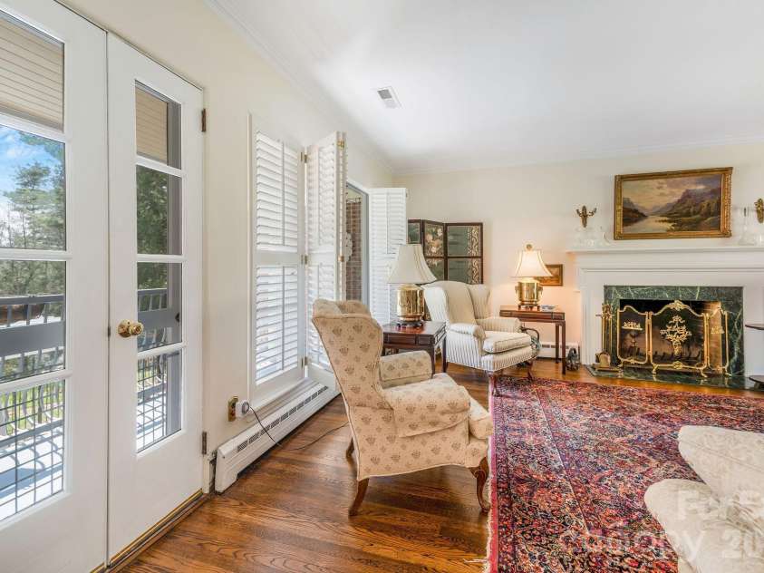 4 Dogwood Road, Asheville, NC 28804.  MLS# CAR4364830, YatesRealty ID 25666. 