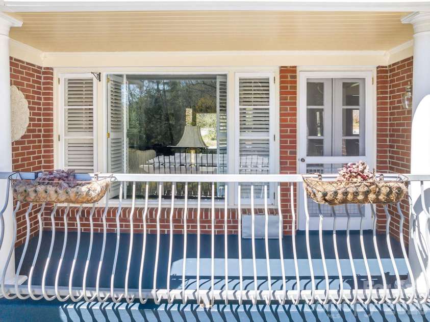 4 Dogwood Road, Asheville, NC 28804.  MLS# CAR4364830, YatesRealty ID 25666. 