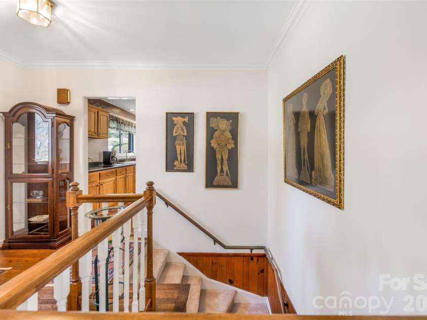 4 Dogwood Road, Asheville, NC 28804.  MLS# CAR4364830, YatesRealty ID 25666. 
