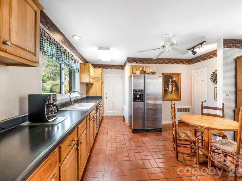 4 Dogwood Road, Asheville, NC 28804.  MLS# CAR4364830, YatesRealty ID 25666. 
