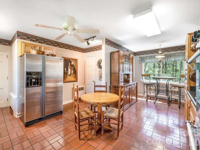 4 Dogwood Road, Asheville, NC 28804.  MLS# CAR4364830, YatesRealty ID 25666. 