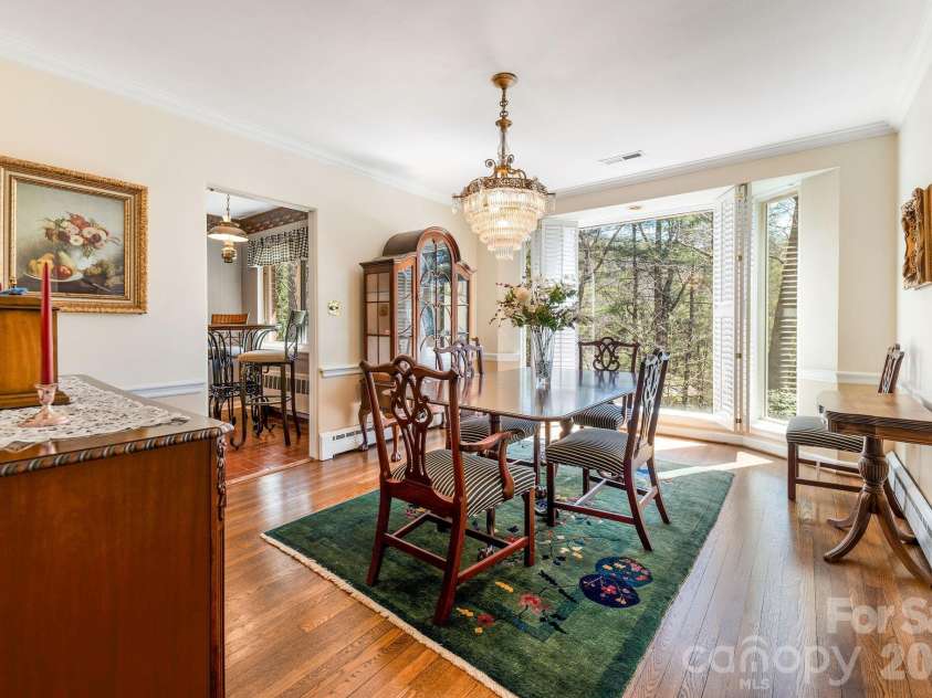 4 Dogwood Road, Asheville, NC 28804.  MLS# CAR4364830, YatesRealty ID 25666. 