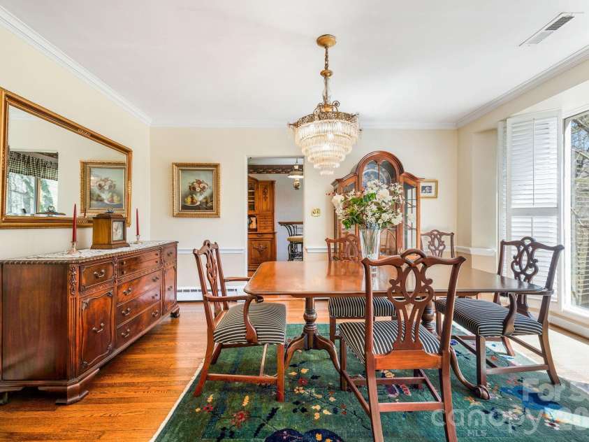 4 Dogwood Road, Asheville, NC 28804.  MLS# CAR4364830, YatesRealty ID 25666. 