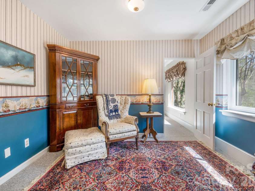 4 Dogwood Road, Asheville, NC 28804.  MLS# CAR4364830, YatesRealty ID 25666. 