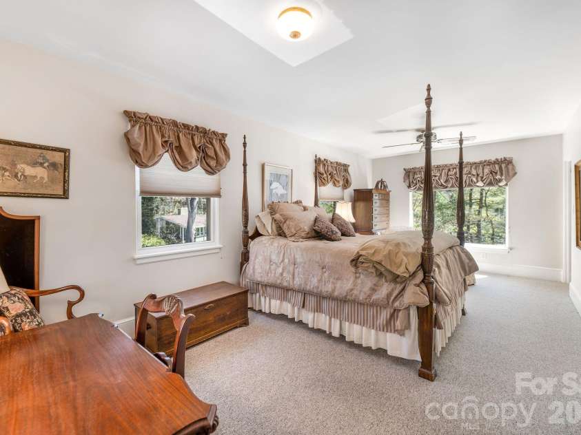 4 Dogwood Road, Asheville, NC 28804.  MLS# CAR4364830, YatesRealty ID 25666. 