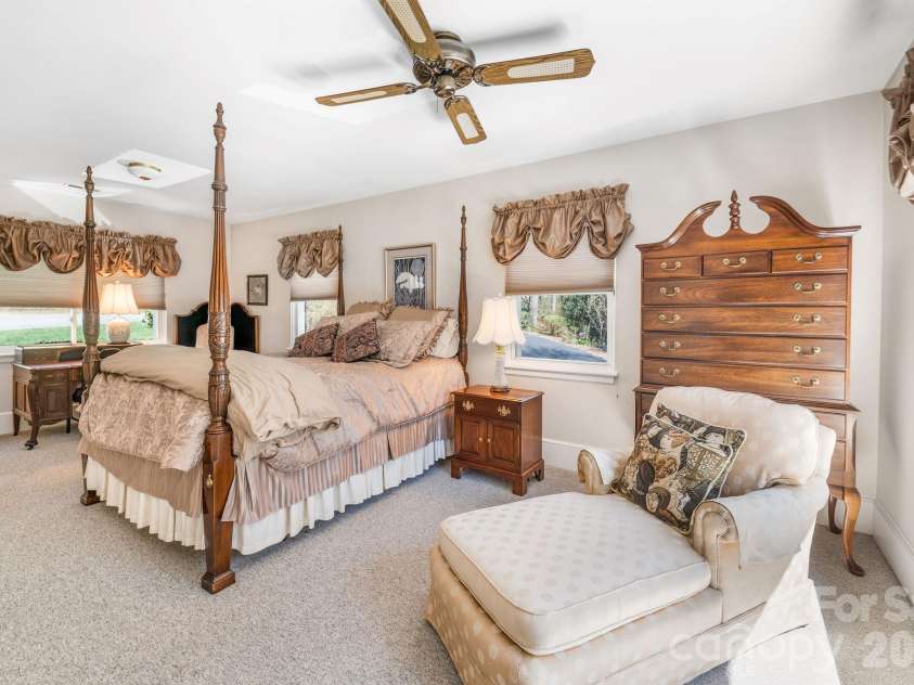 4 Dogwood Road, Asheville, NC 28804.  MLS# CAR4364830, YatesRealty ID 25666. 