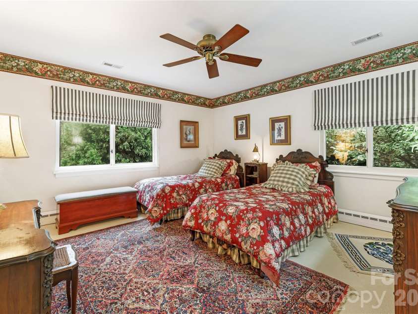 4 Dogwood Road, Asheville, NC 28804.  MLS# CAR4364830, YatesRealty ID 25666. 