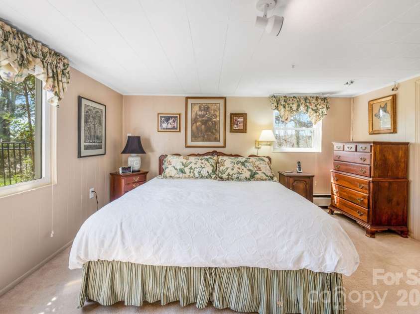 4 Dogwood Road, Asheville, NC 28804.  MLS# CAR4364830, YatesRealty ID 25666. 