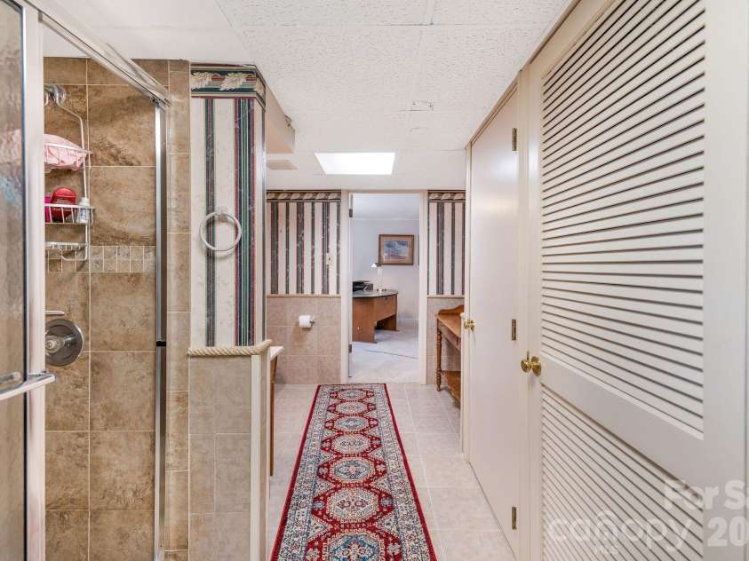4 Dogwood Road, Asheville, NC 28804.  MLS# CAR4364830, YatesRealty ID 25666. 