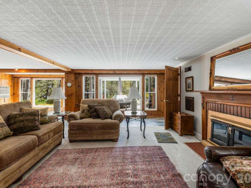 4 Dogwood Road, Asheville, NC 28804.  MLS# CAR4364830, YatesRealty ID 25666. 