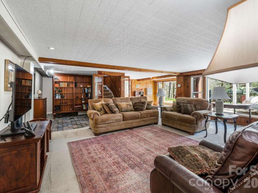 4 Dogwood Road, Asheville, NC 28804.  MLS# CAR4364830, YatesRealty ID 25666. 