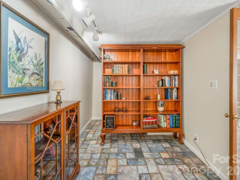 4 Dogwood Road, Asheville, NC 28804.  MLS# CAR4364830, YatesRealty ID 25666. 
