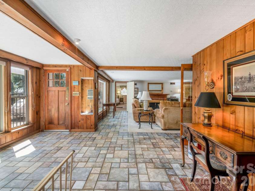 4 Dogwood Road, Asheville, NC 28804.  MLS# CAR4364830, YatesRealty ID 25666. 